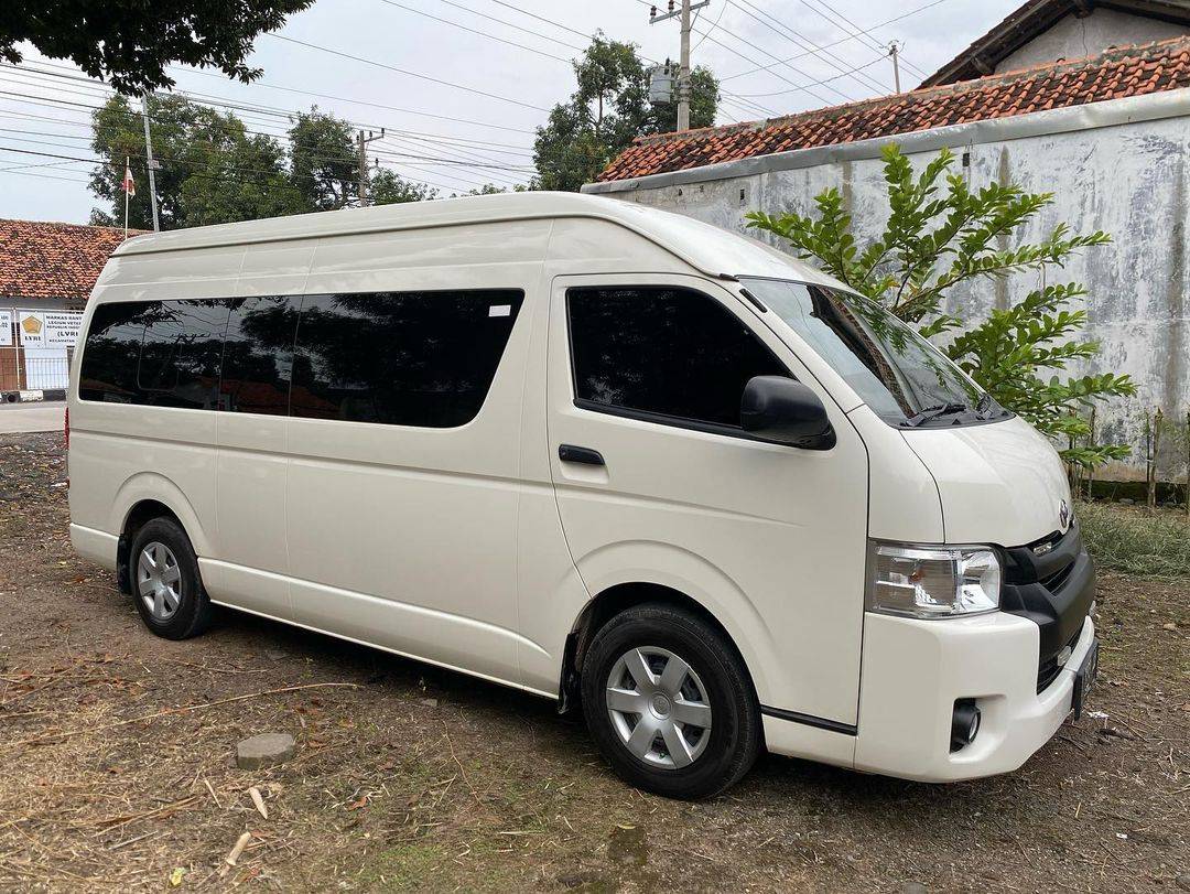 Hiace Commuter